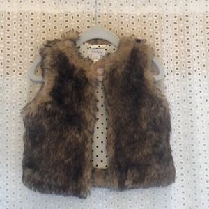 NWT! Faux fur vest 12-18M
